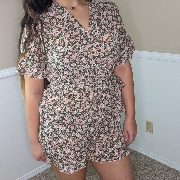 Floral romper - Picture 8 of 9
